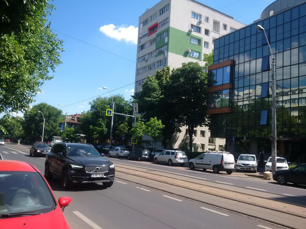 Simona * Bucureşti