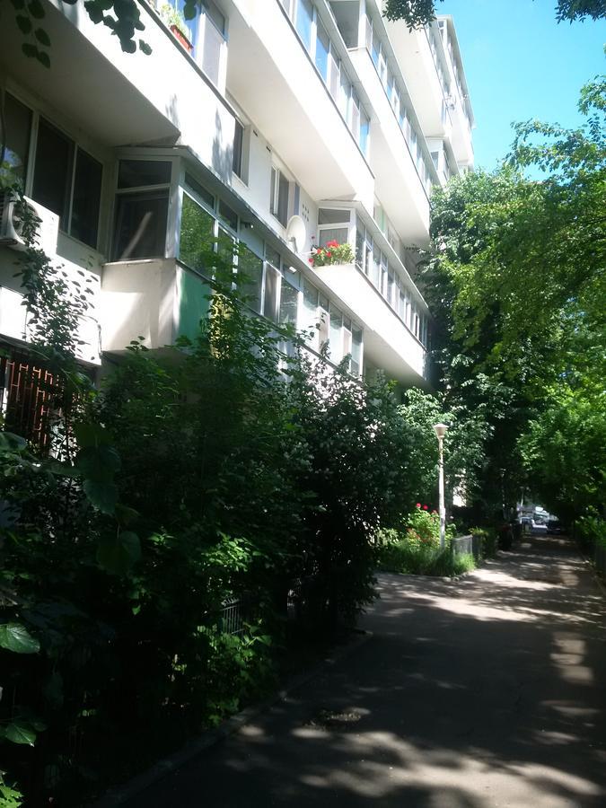 Simona * Bucureşti