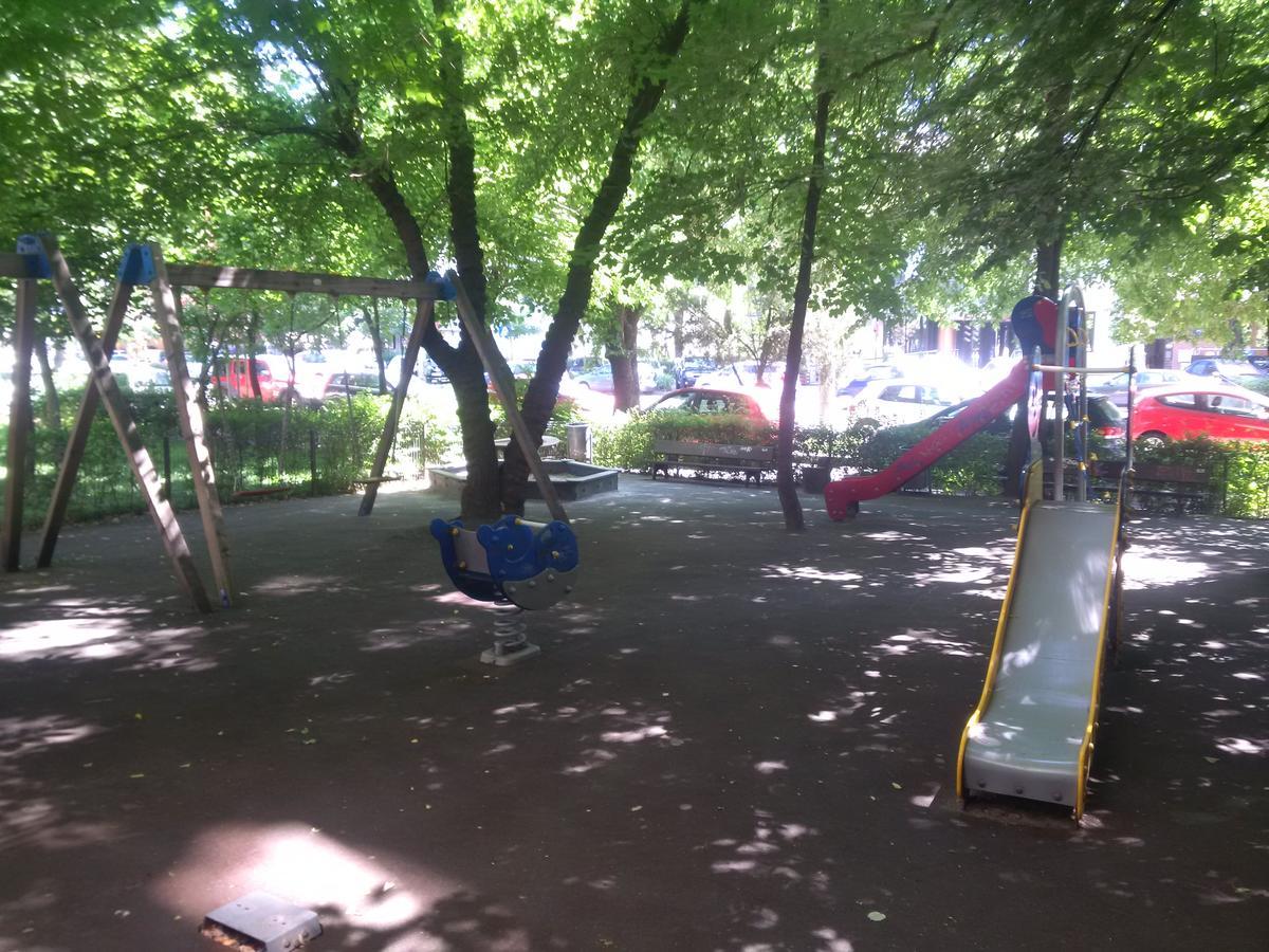Simona * Bucureşti